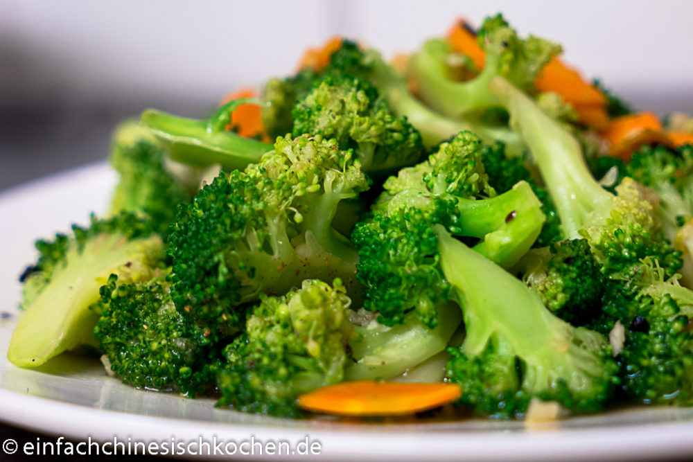 Gebratene Brokkoli mit Knoblauch (8 von 8) - Einfach Chinesisch